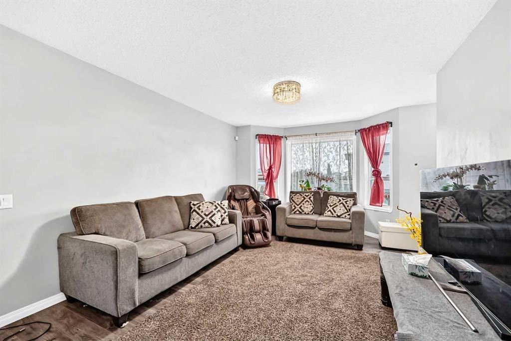 125 Appleburn Close SE, Calgary — photo 3 of 19