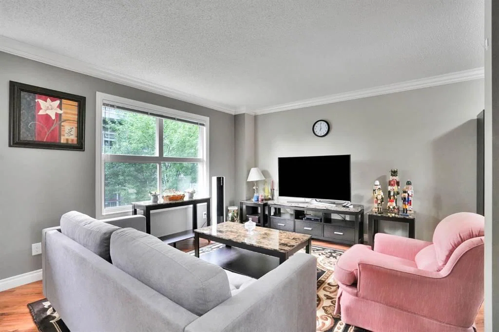 199 Cedarwood Lane SW, Calgary — photo 2 of 43