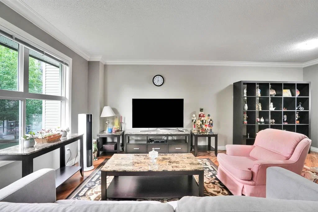 199 Cedarwood Lane SW, Calgary — photo 3 of 43