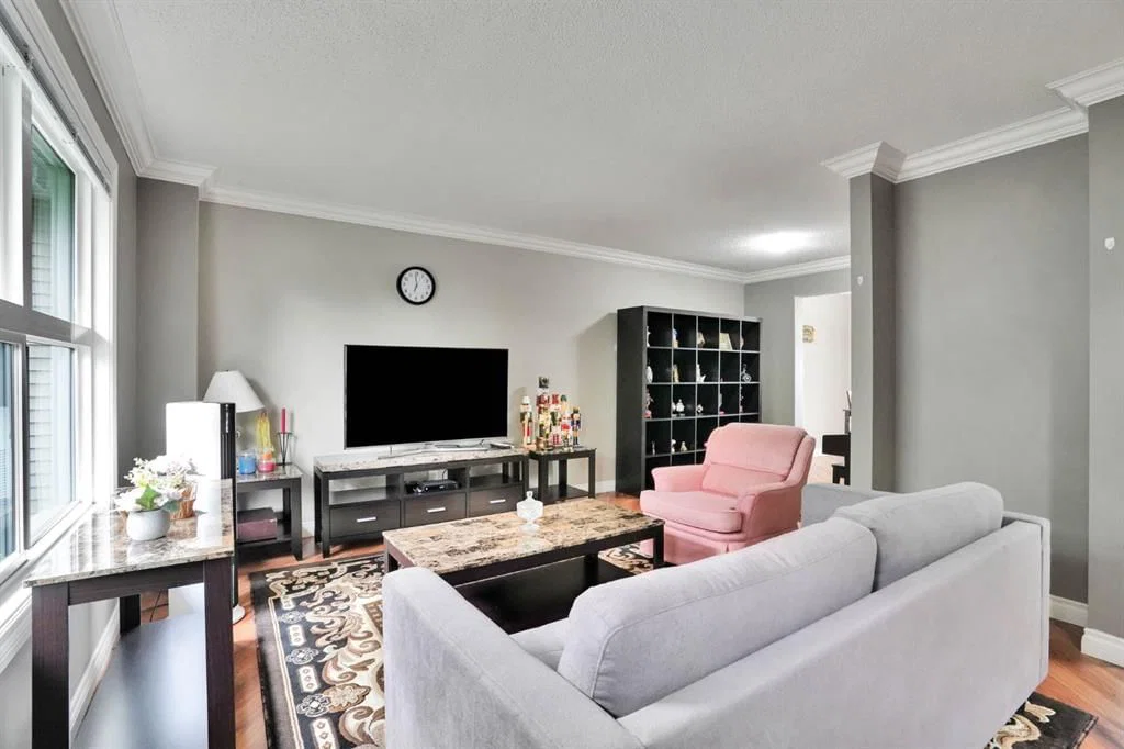 199 Cedarwood Lane SW, Calgary — photo 4 of 43