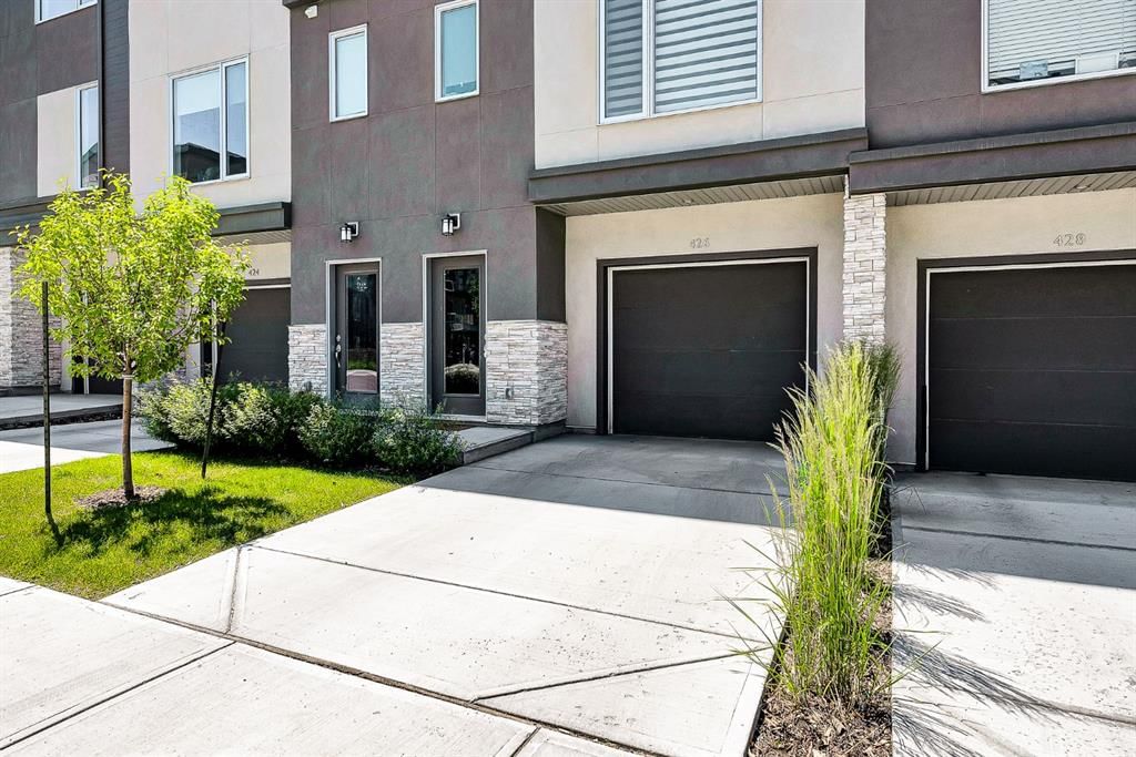 426 Shawnee Square SW, Calgary — photo 2 of 41