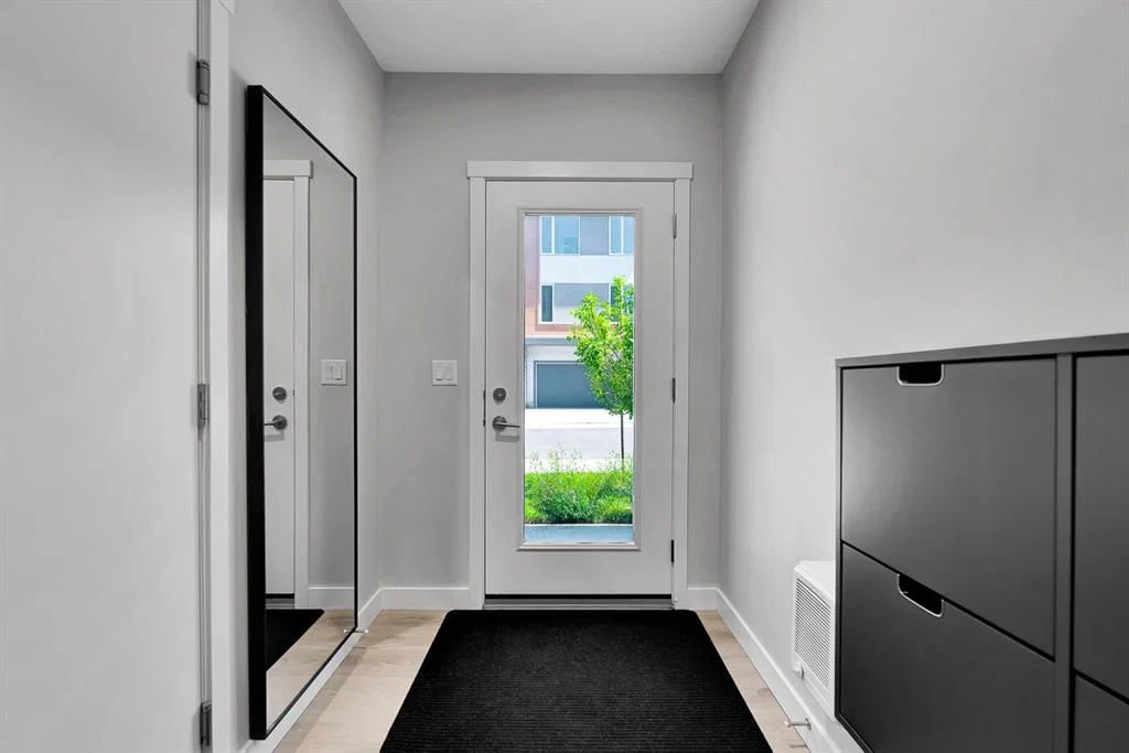 426 Shawnee Square SW, Calgary — photo 3 of 41