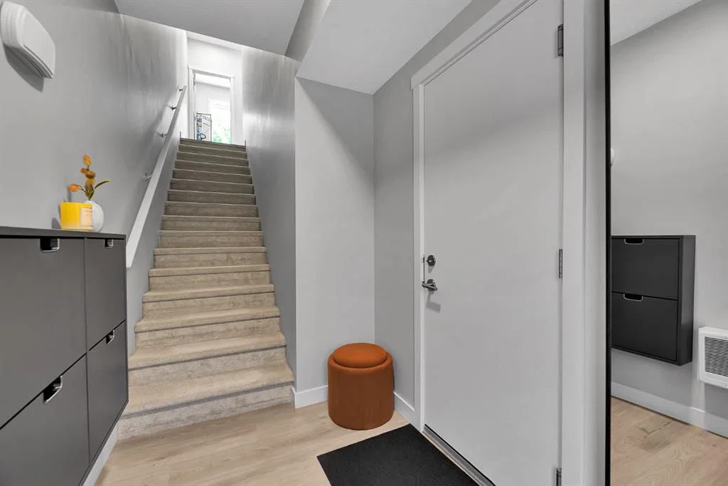 426 Shawnee Square SW, Calgary — photo 4 of 41