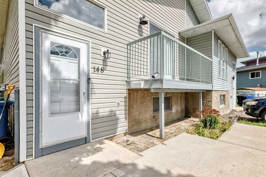 148 Fonda Drive SE, Calgary — photo 2 of 49