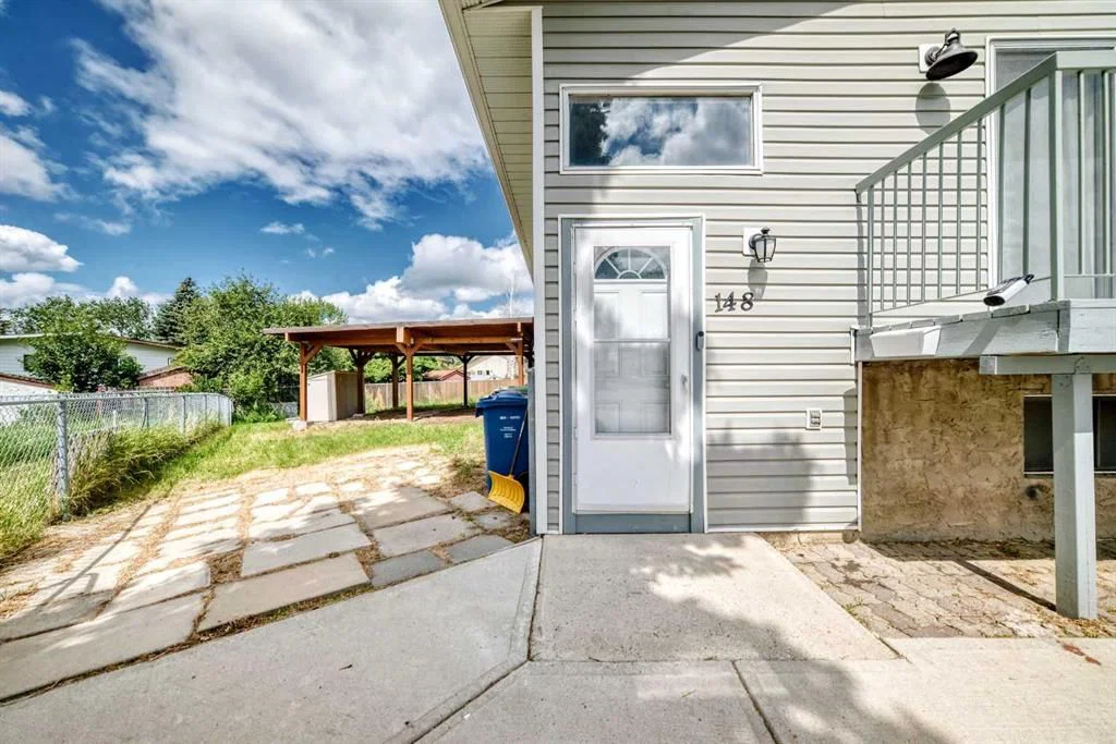 148 Fonda Drive SE, Calgary — photo 3 of 49