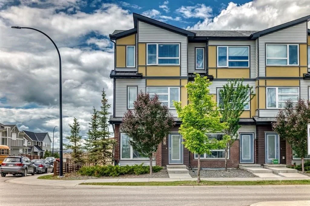 107 Lucas Boulevard NW, Calgary — main listing photo