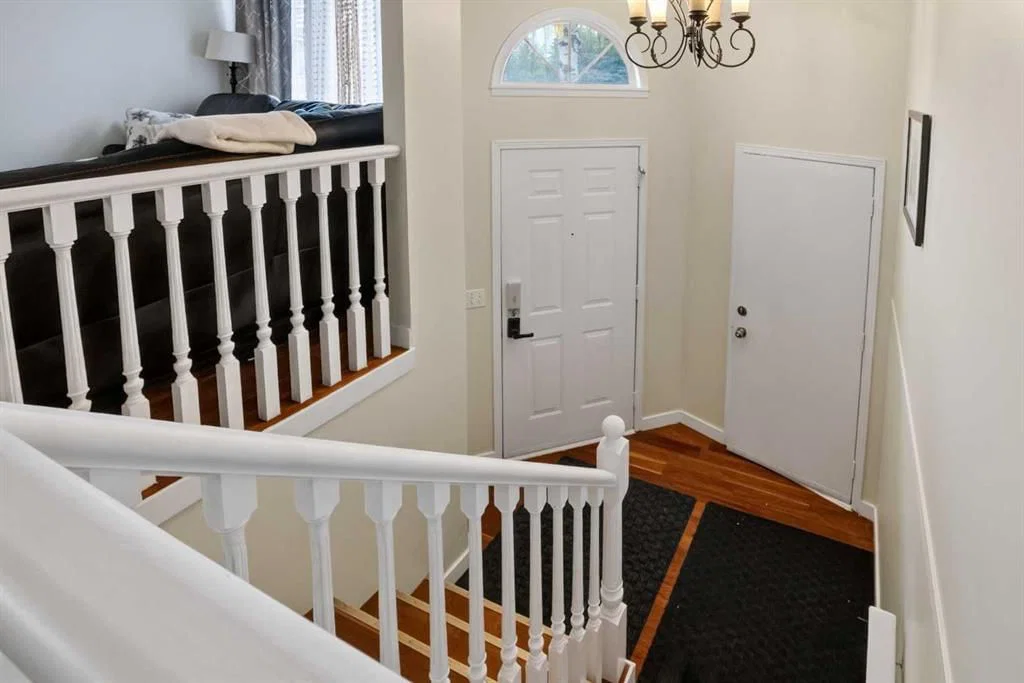 403 Shawinigan Drive SW, Calgary — photo 3 of 36
