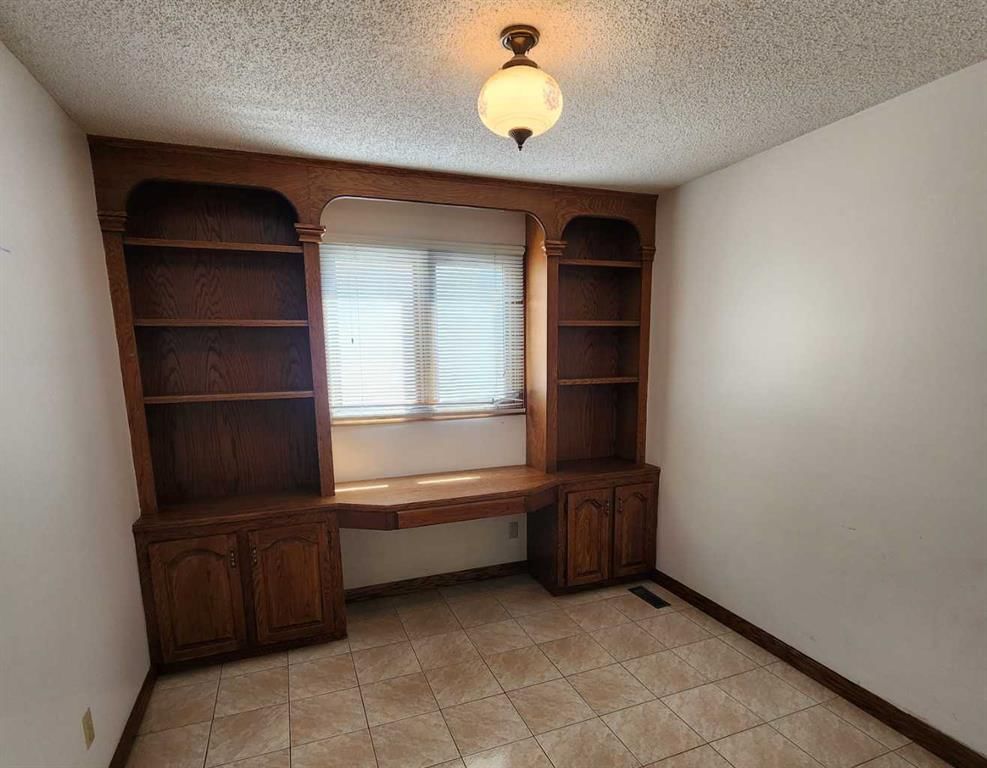 39 Whiteram Close NE, Calgary — photo 5 of 17