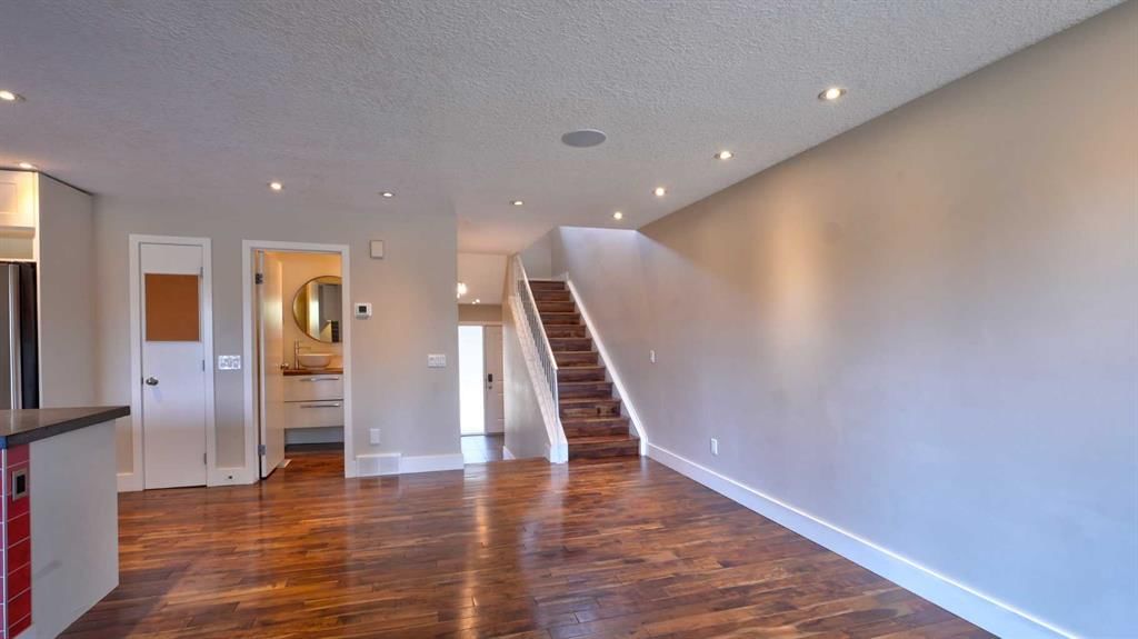 14, 2323 Oakmoor Drive SW, Calgary — photo 5 of 29