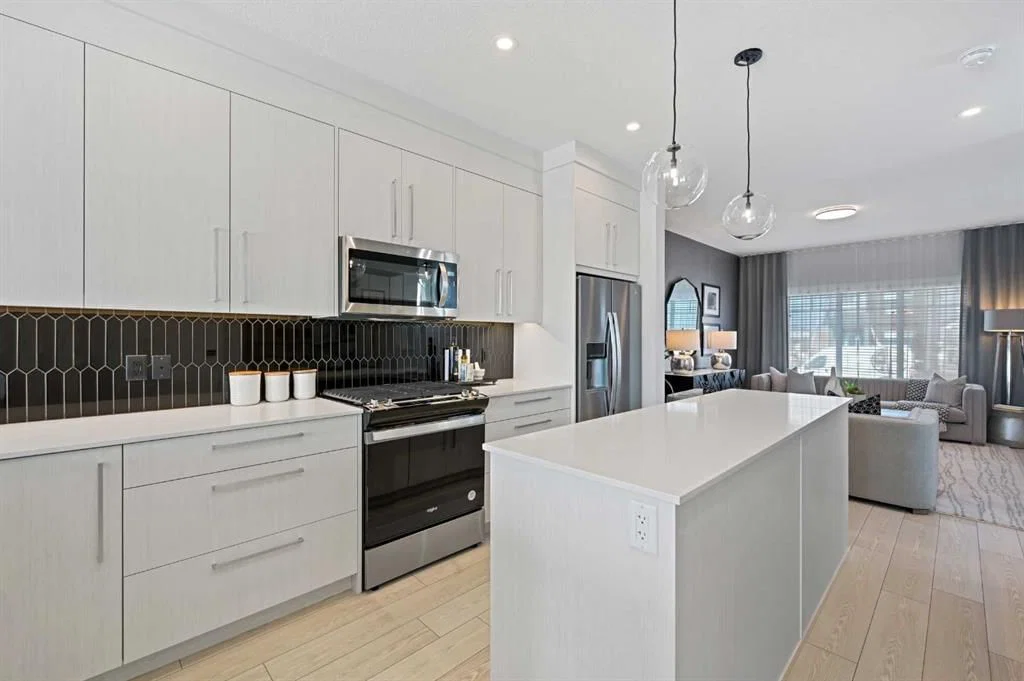 9941 Huxbury Drive NE, Calgary — photo 5 of 27