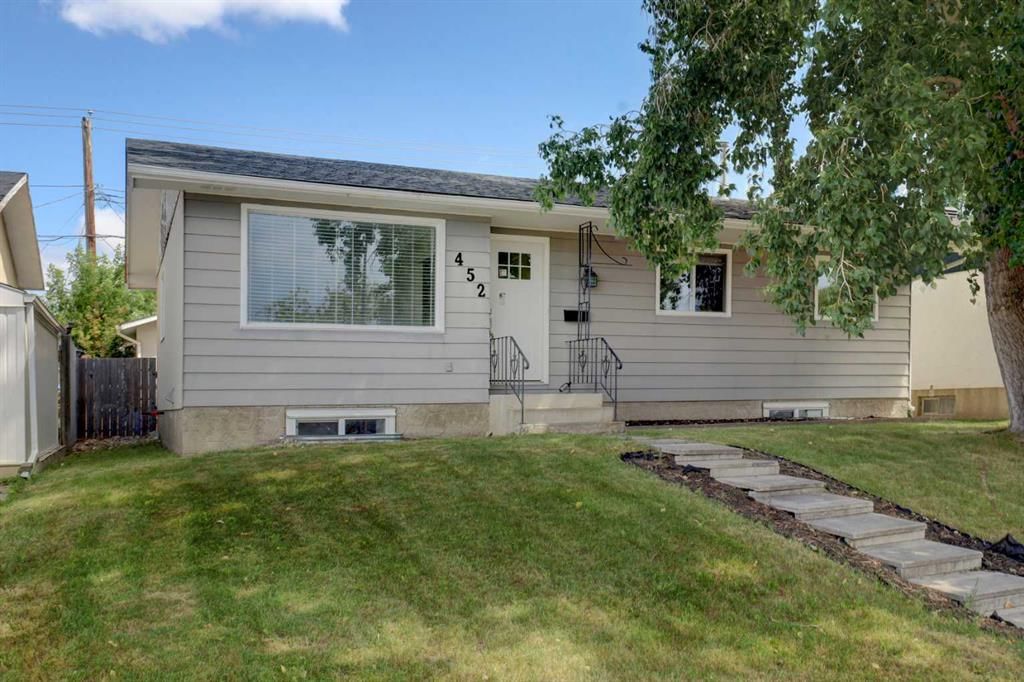 452 Queen Alexandra Way SE, Calgary — main listing photo