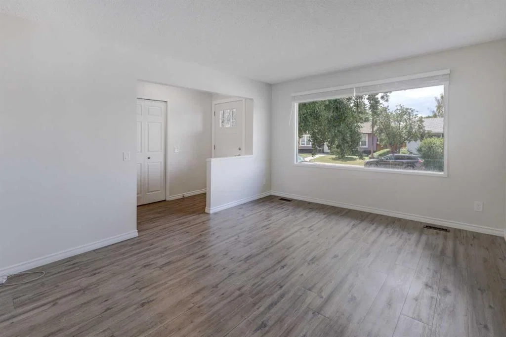452 Queen Alexandra Way SE, Calgary — photo 3 of 50