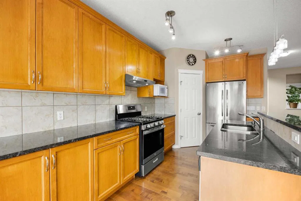 65 Panora Way NW, Calgary — photo 4 of 43