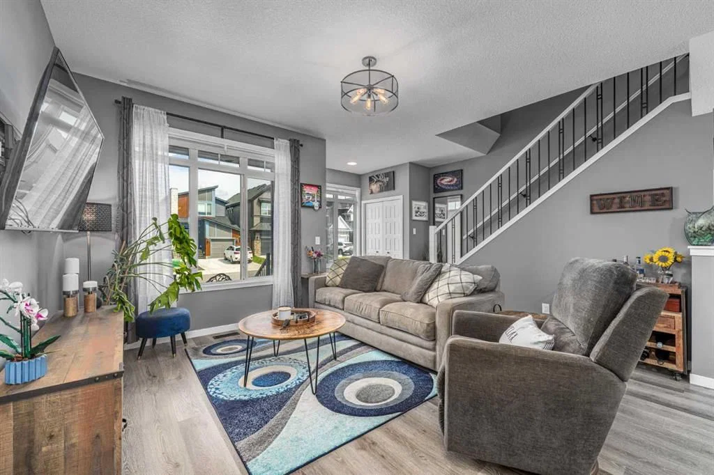 250 Belmont Heath SW, Calgary — photo 5 of 35
