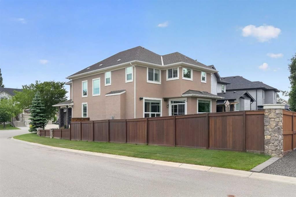 131 Cranarch Crescent SE, Calgary — photo 4 of 50