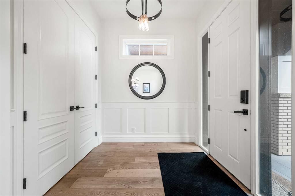 1716 50 Avenue SW, Calgary — photo 4 of 50