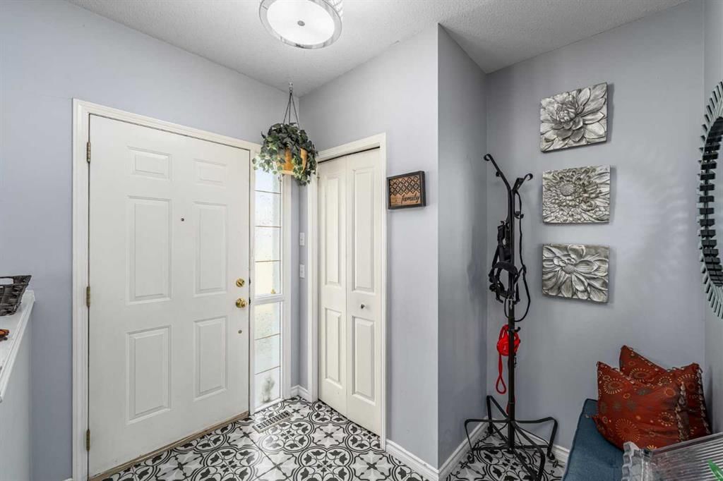 176 Chaparral Ridge Circle SE, Calgary — photo 4 of 37