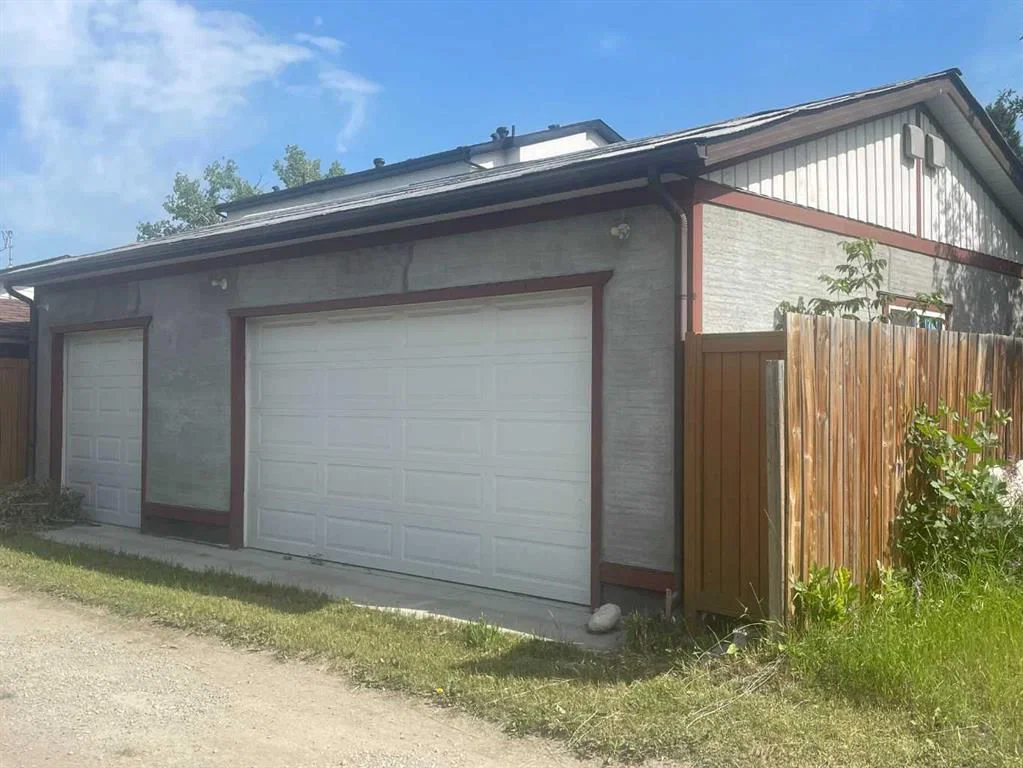 5123 19 Avenue NW, Calgary — photo 2 of 10