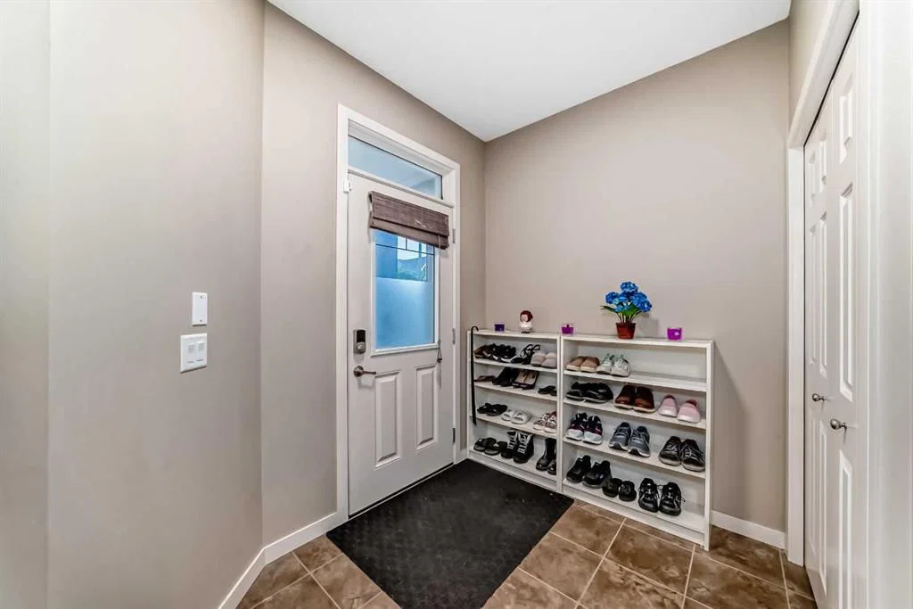 109 New Brighton Park SE, Calgary — photo 3 of 37