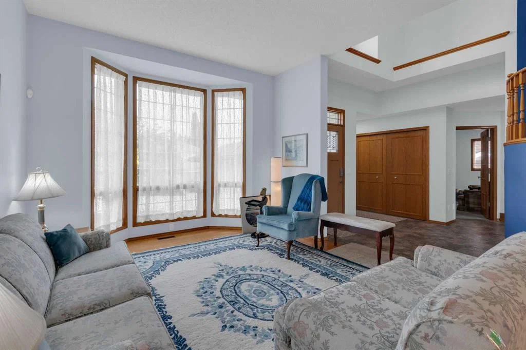 359 Schubert Place NW, Calgary — photo 5 of 37
