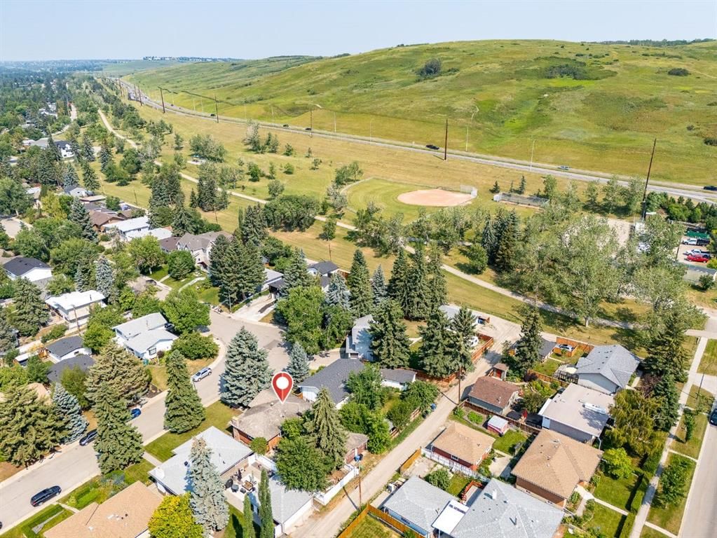 2024 Crocus Road NW, Calgary — photo 3 of 41