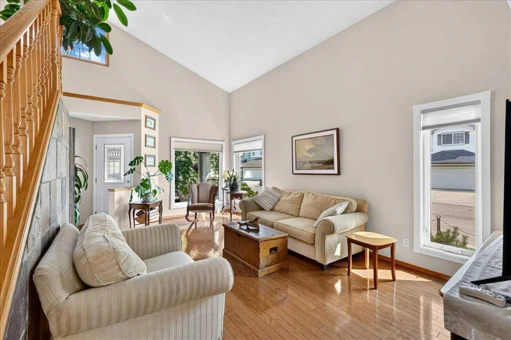 23 Cranfield Crescent SE, Calgary — photo 5 of 50