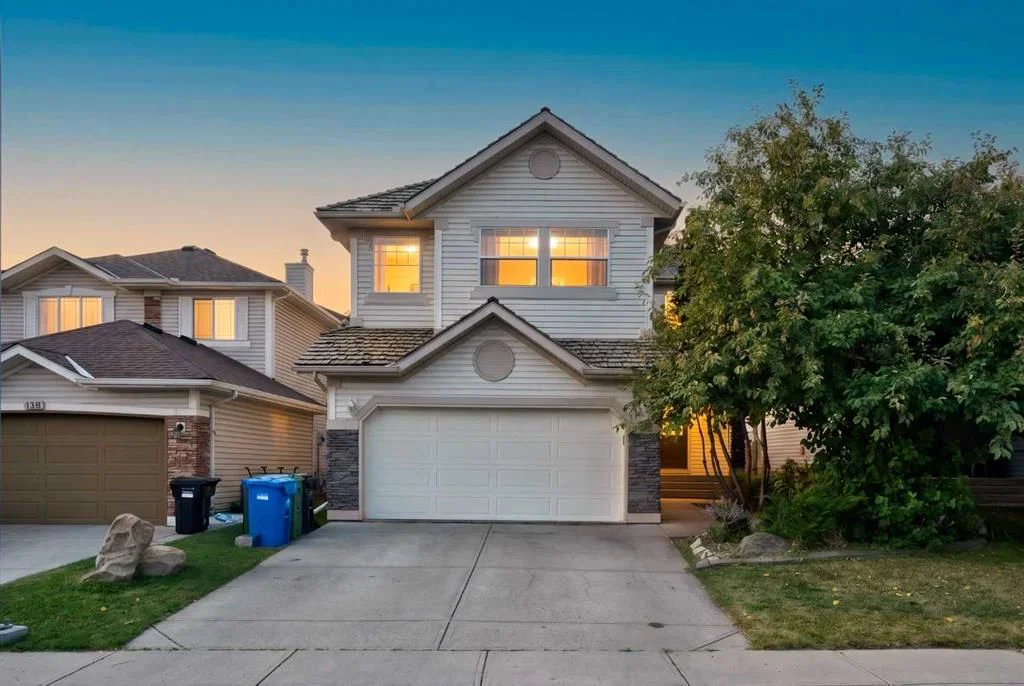 137 Douglas Glen Manor SE, Calgary — main listing photo