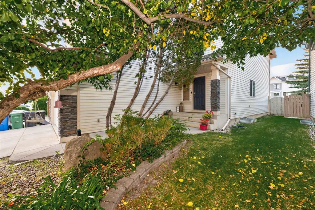 137 Douglas Glen Manor SE, Calgary — photo 3 of 49