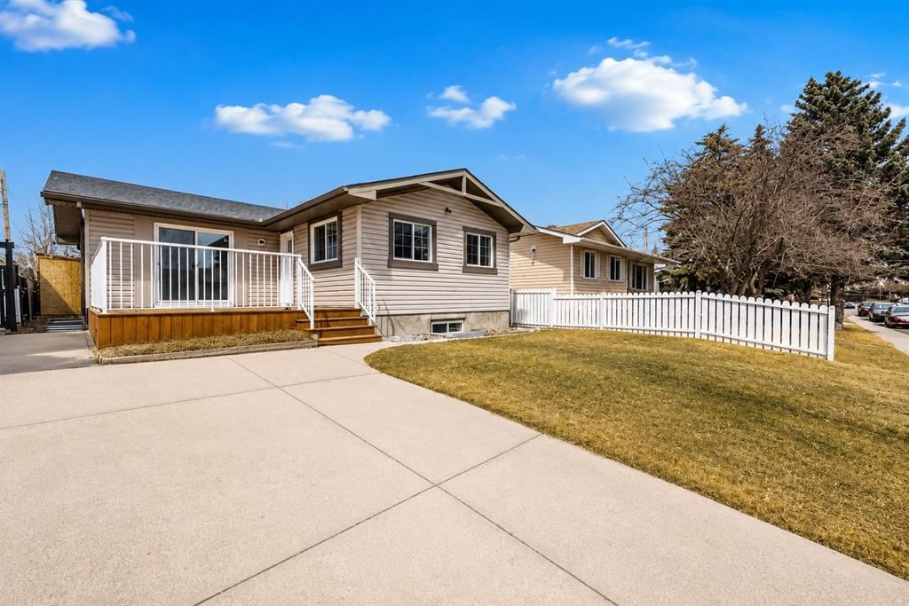 755 Penbrooke Road SE, Calgary — photo 2 of 43