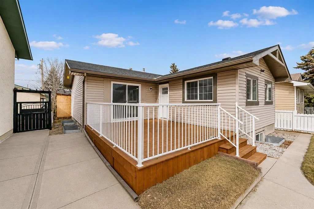 755 Penbrooke Road SE, Calgary — photo 3 of 43