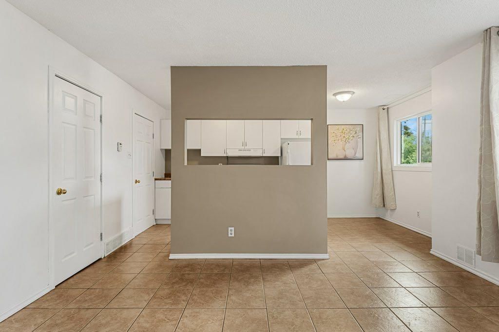 B, 6120 33 Avenue NW, Calgary — photo 5 of 32