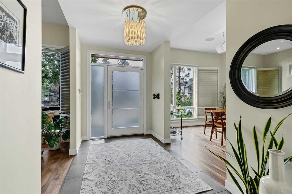 2330 7 Avenue NW, Calgary — photo 3 of 50