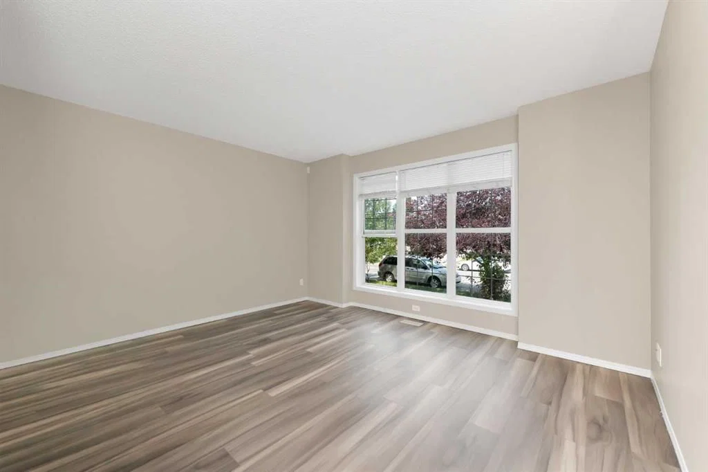 169 Everstone Drive SW, Calgary — photo 3 of 35