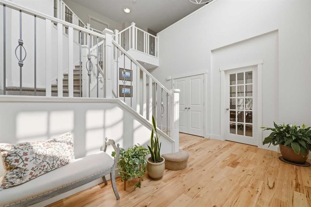 8216 9 Avenue SW, Calgary — photo 3 of 50