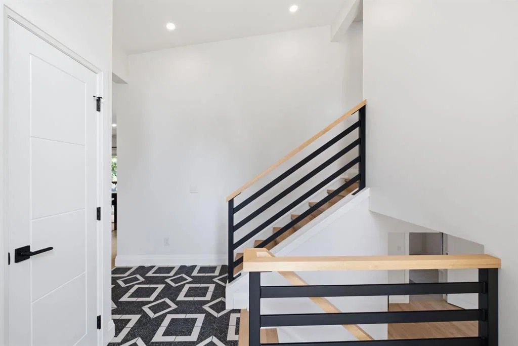 97 Chinook Drive SW, Calgary — photo 4 of 50