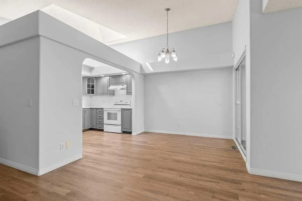 162 Millbank Hill SW, Calgary — photo 5 of 19