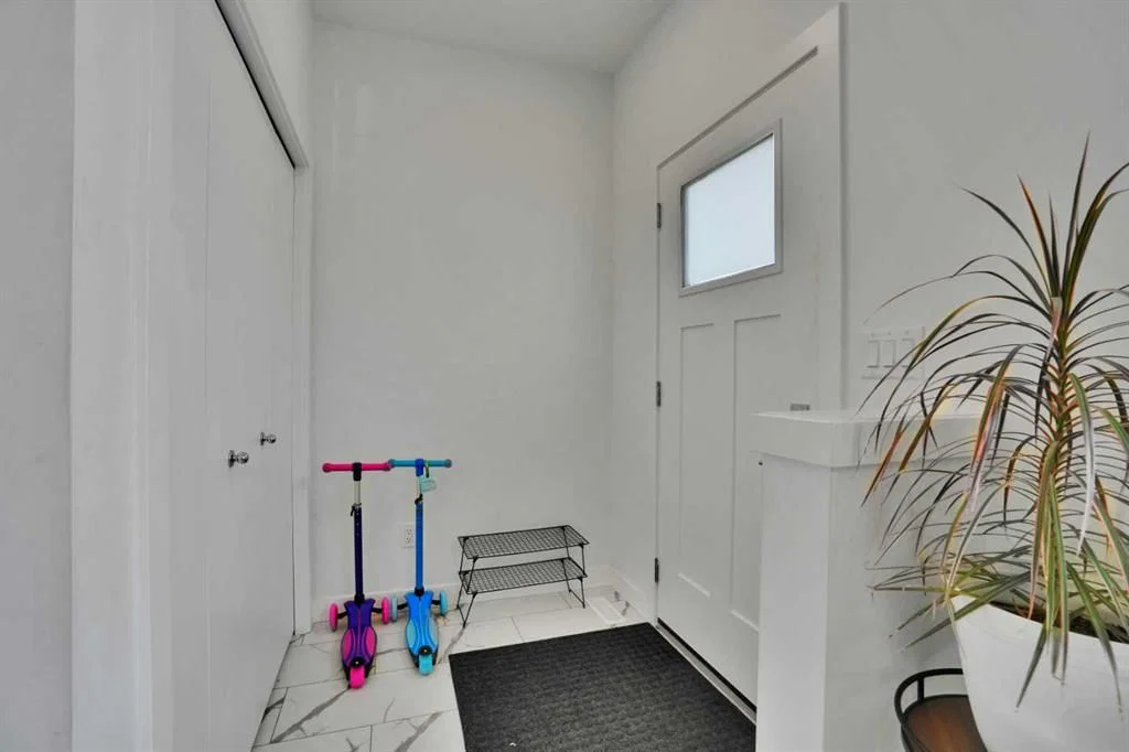 76 Amblefield Terrace NW, Calgary — photo 3 of 45