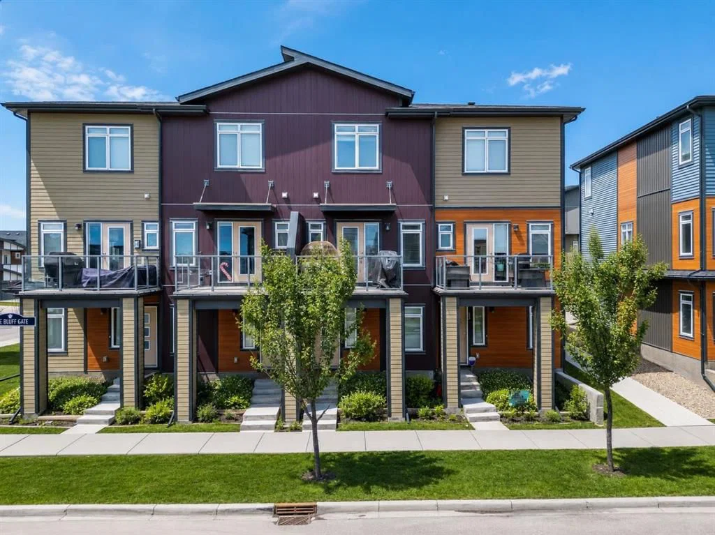 11 Sage Bluff Gate NW, Calgary — main listing photo