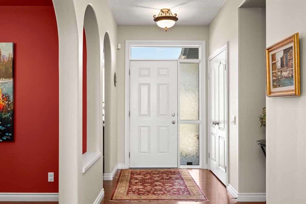 51 Elysian Crescent SW, Calgary — photo 4 of 35