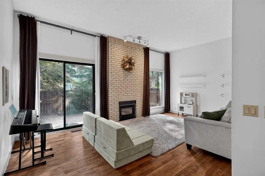 571 Point Mckay Grove NW, Calgary — photo 3 of 35