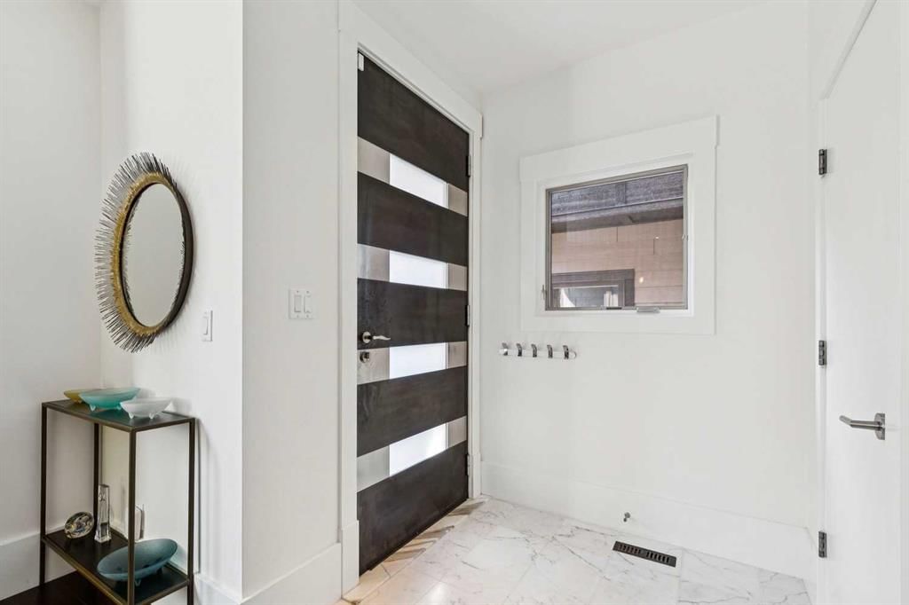 4417 16A Street SW, Calgary — photo 3 of 41