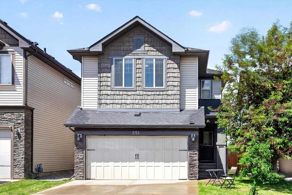 251 Hillcrest Circle SW, Airdrie — photo 2 of 32