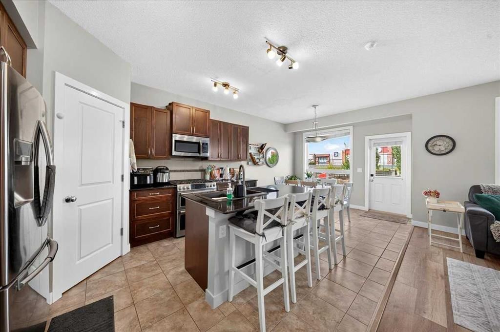 251 Hillcrest Circle SW, Airdrie — photo 4 of 32