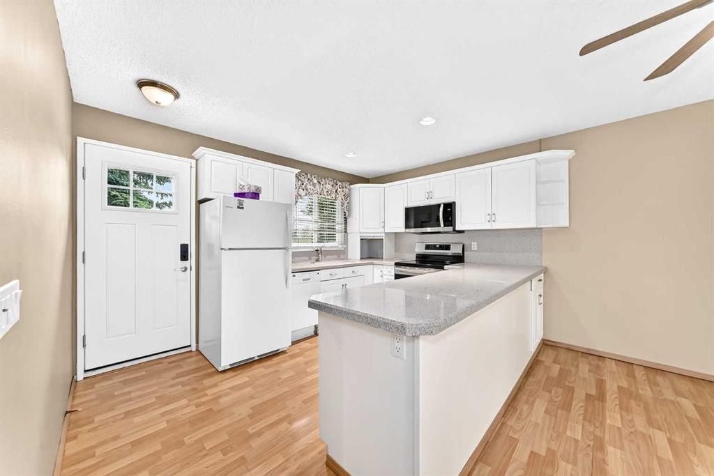 13, 336 Rundlehill Drive NE, Calgary — photo 4 of 38