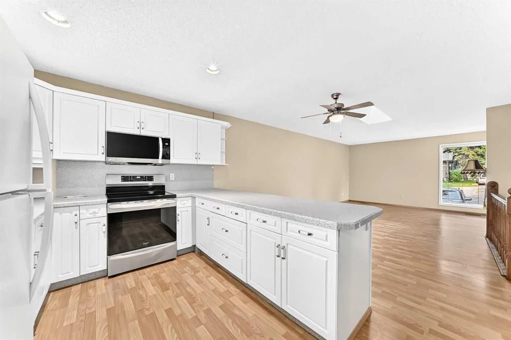 13, 336 Rundlehill Drive NE, Calgary — photo 5 of 38