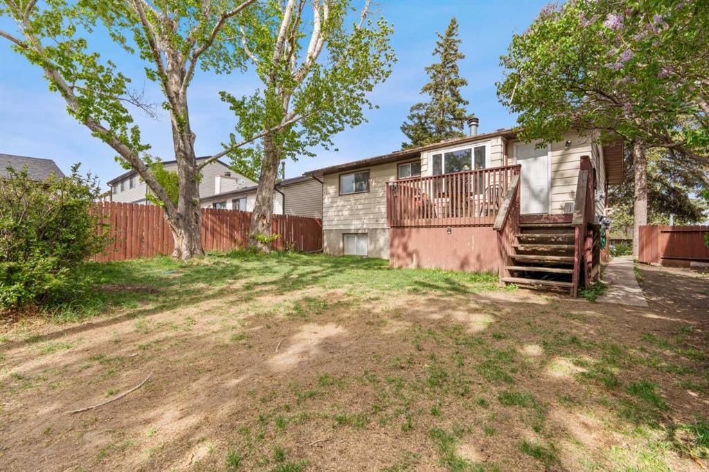 84 Falconridge Place NE, Calgary — photo 2 of 36