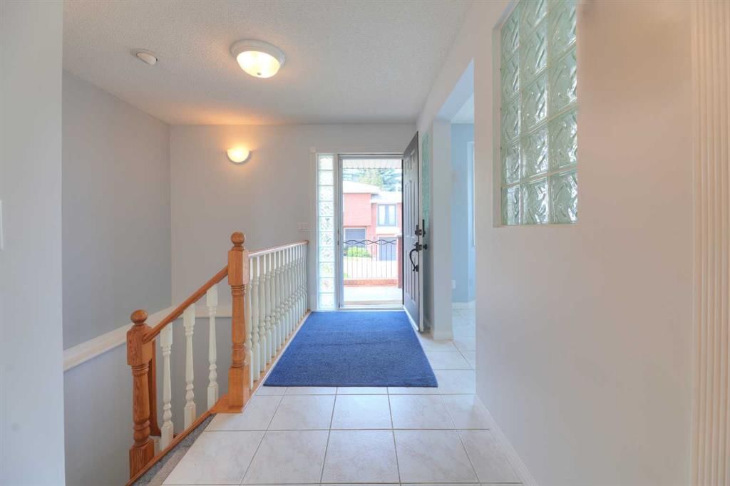 8 Prominence Path SW, Calgary — photo 3 of 50