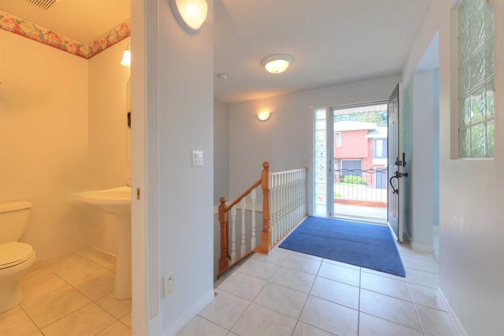 8 Prominence Path SW, Calgary — photo 5 of 50
