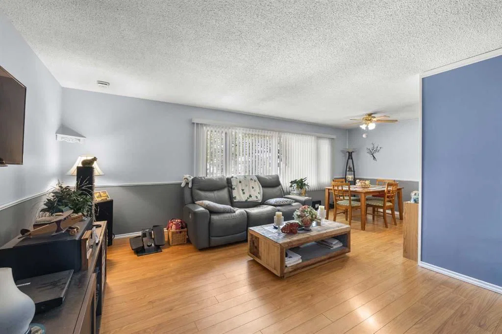 272 Huntington Close NE, Calgary — photo 2 of 38
