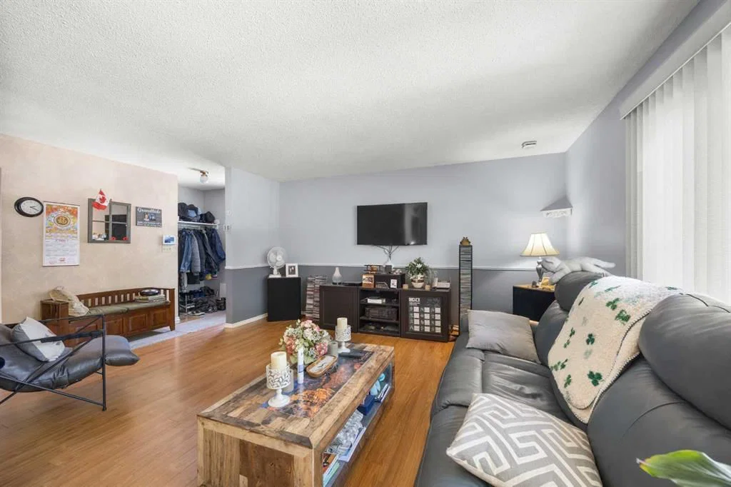 272 Huntington Close NE, Calgary — photo 3 of 38